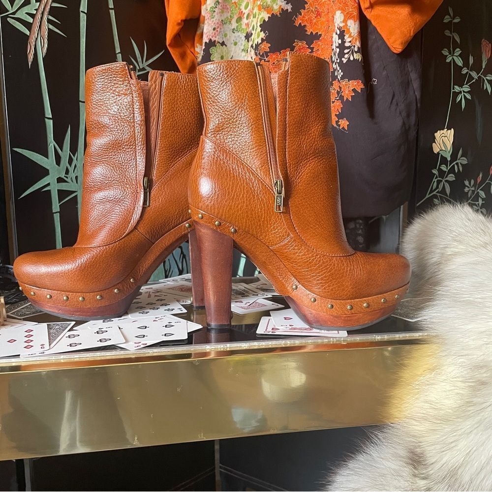 ♥️ UGG AUSTRALIA COSIMA CHESTNUT BROWN LEATHER PLATFORM Studded HEEL
BOOTS 8.5 - Picture 4 of 16